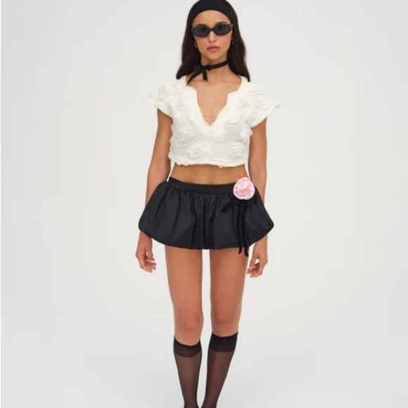 NWT SMALL For Love And Lemons Bailey Rosette Embroidered Ivory Sweater Crop Top - Picture 2 of 5